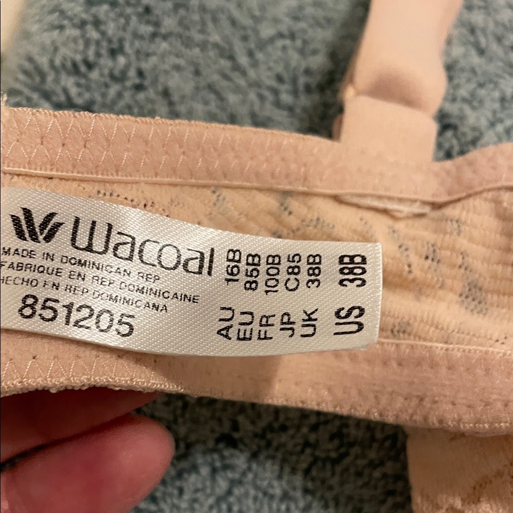 Wacoal Lace Bra - nude. Size 38B - Picture 2 of 8